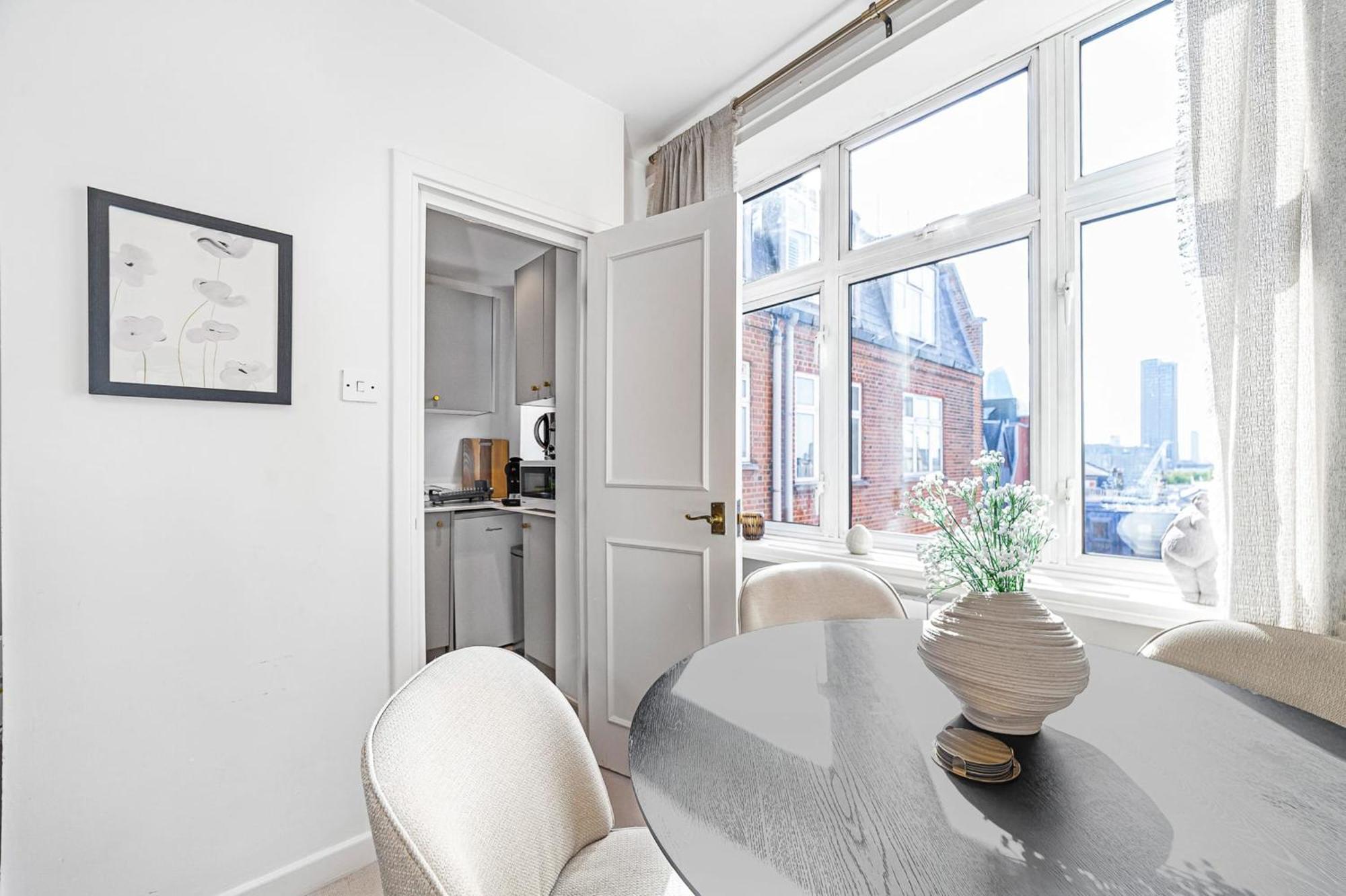 Chic Flat With Stunning Views Londra